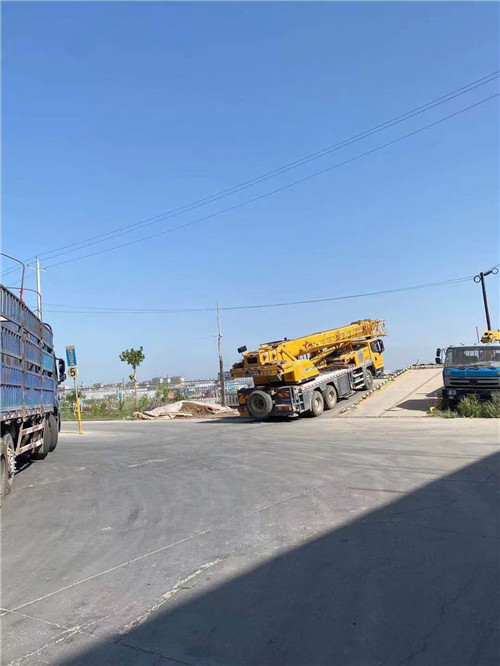 崇左市25吨吊车的租赁价格大概是多少？